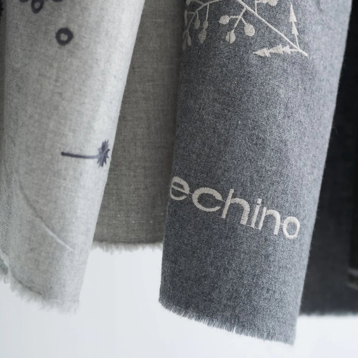 Kokka - echino - Embroidery Botanical in Anthrazit/Schwarz (Light Brushed Viera)