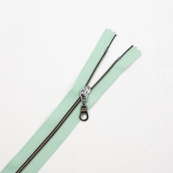 Premium Reißverschluss -50cm - schmal in Karma (Gunmetal)