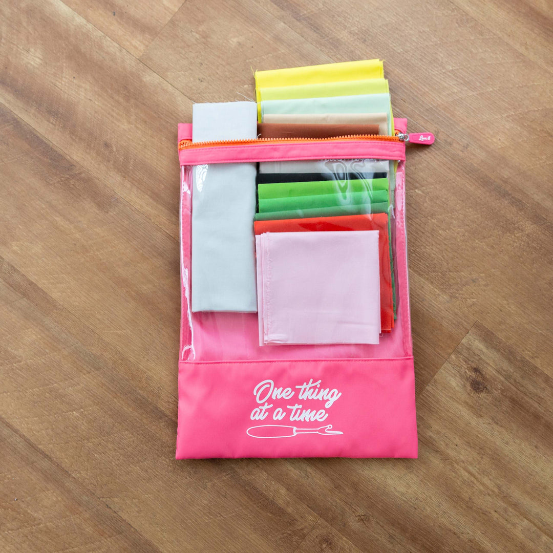 Nähgang Sampler 2025 "Four Seasons" - Hintergrundfarbe Salbei - Quadratische Größe - Lieferzeit 3 Wochen