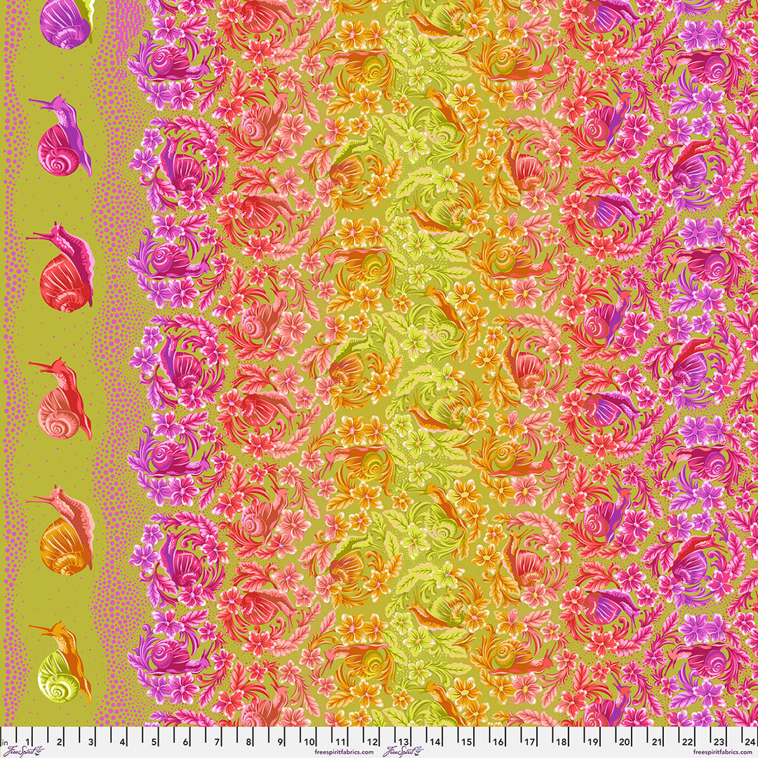 Vorbestellung - FreeSpirit - Tula Pink - Down to Earth - Snail It! in Afterglow (Auslieferung März 2027)