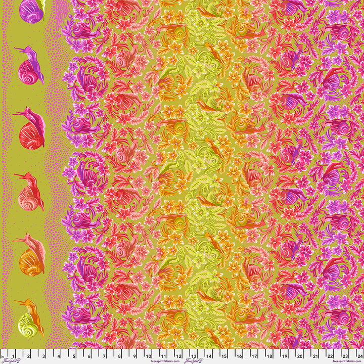 Vorbestellung - FreeSpirit - Tula Pink - Down to Earth - Snail It! in Afterglow (Auslieferung März 2027)