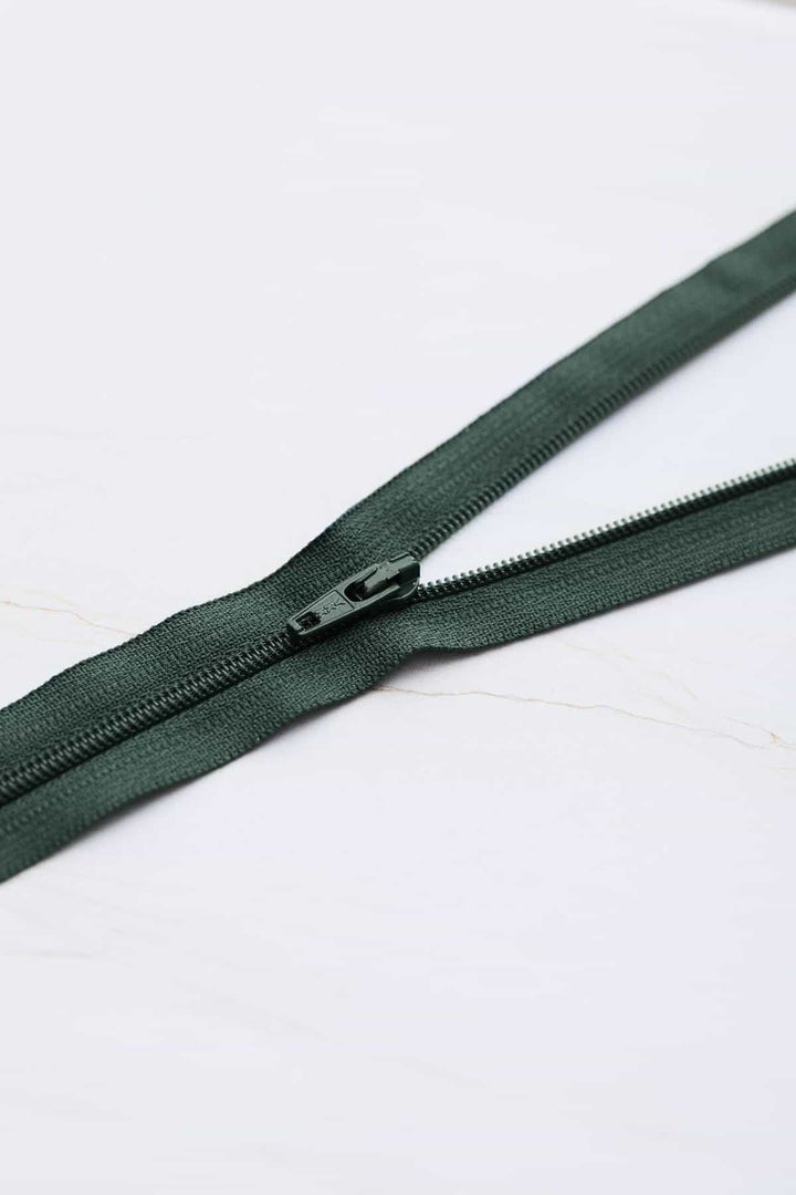 Mind the Maker - Spiralreißverschluss- 18cm in Bottle Green