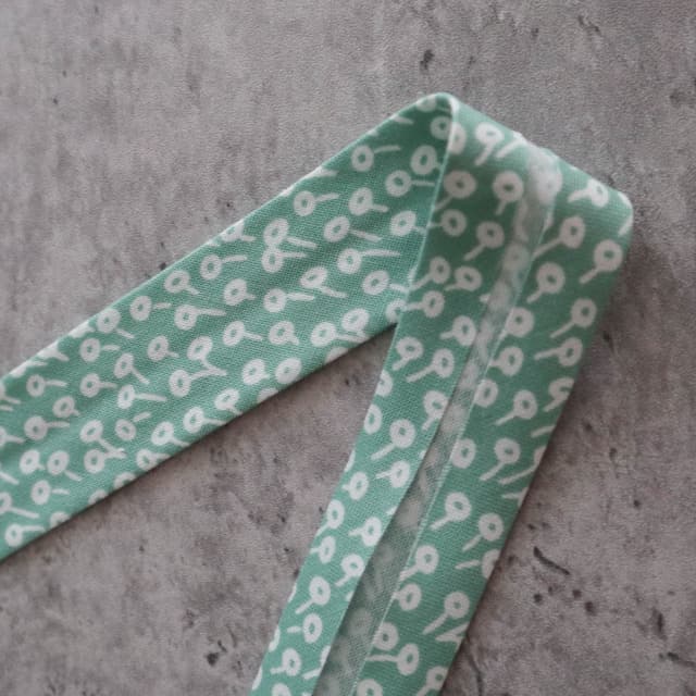 Schrägband Rifle Paper Co. Tapestry Dots in Grün 25mm