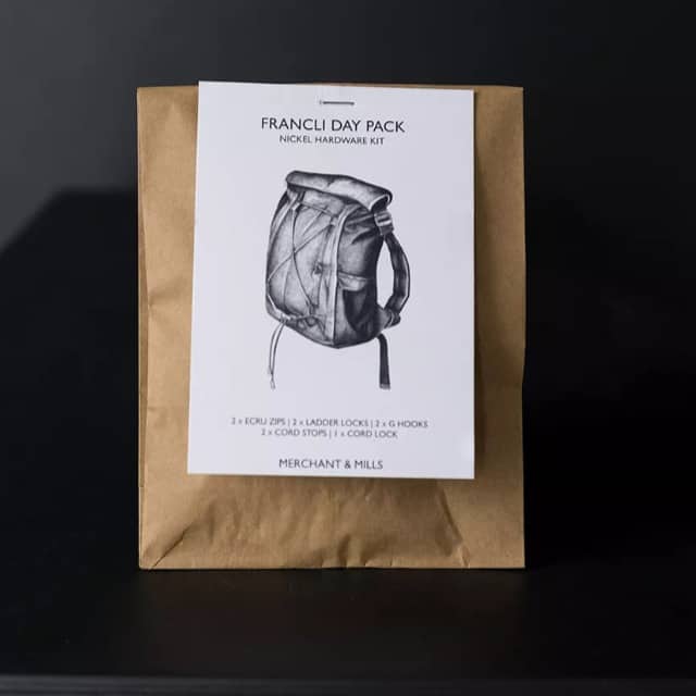 Francli Day Pack Zubehör Kit in Altmessing
