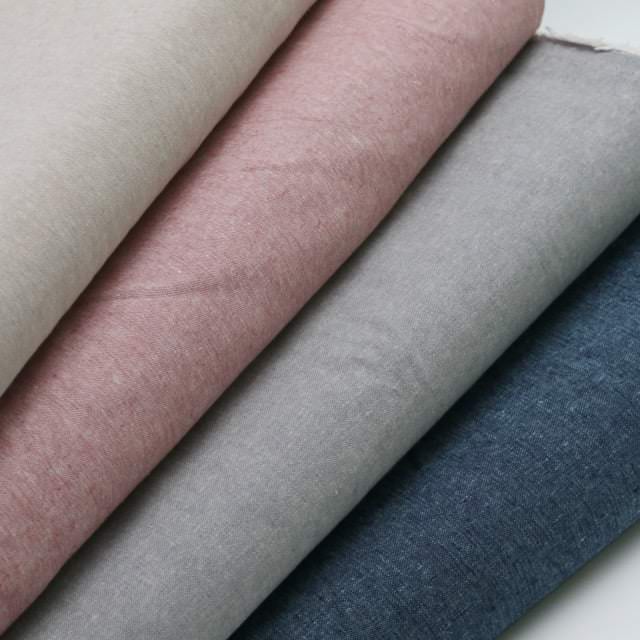 Essex Yarn Dyed Linen in Berry