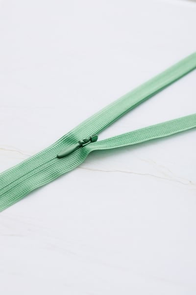 Mind the Maker - nahtverdeckter Reißverschluss - Invisible Zipper 60cm in Sage Green