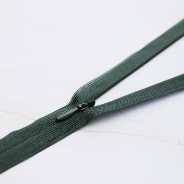 Mind the Maker - nahtverdeckter Reißverschluss - Invisible Zipper 60cm in Bottle Green