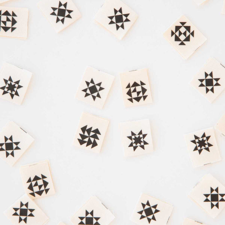 Webetiketten von Sarah Hearts: Black Quilt Block Multipack (8 Stück)