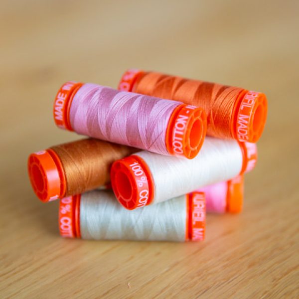 Geschenk: 1 Überraschungs-Aurifil-Garn 50wt