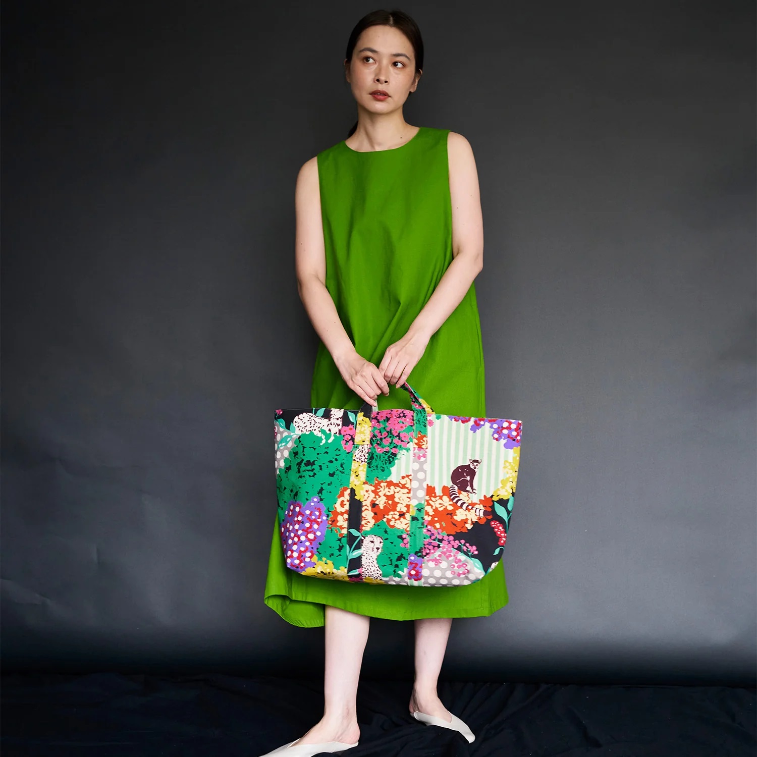 Kokka – Echino - Hide Cotton Linen Canvas in Red – Bild 2