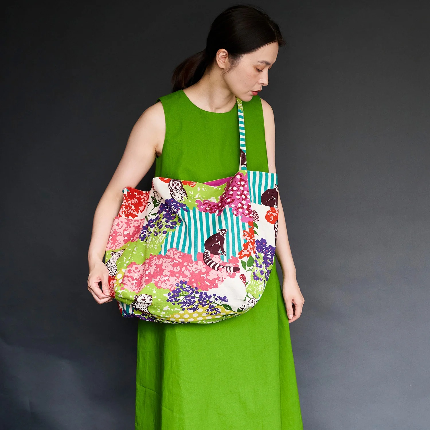 Kokka – Echino - Hide Cotton Linen Canvas in Red – Bild 3