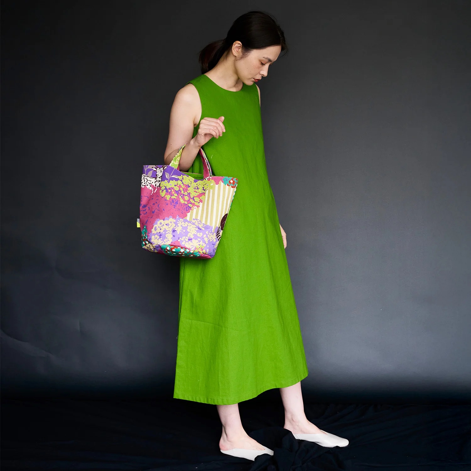 Kokka – Echino - Hide Cotton Linen Canvas in Red – Bild 4