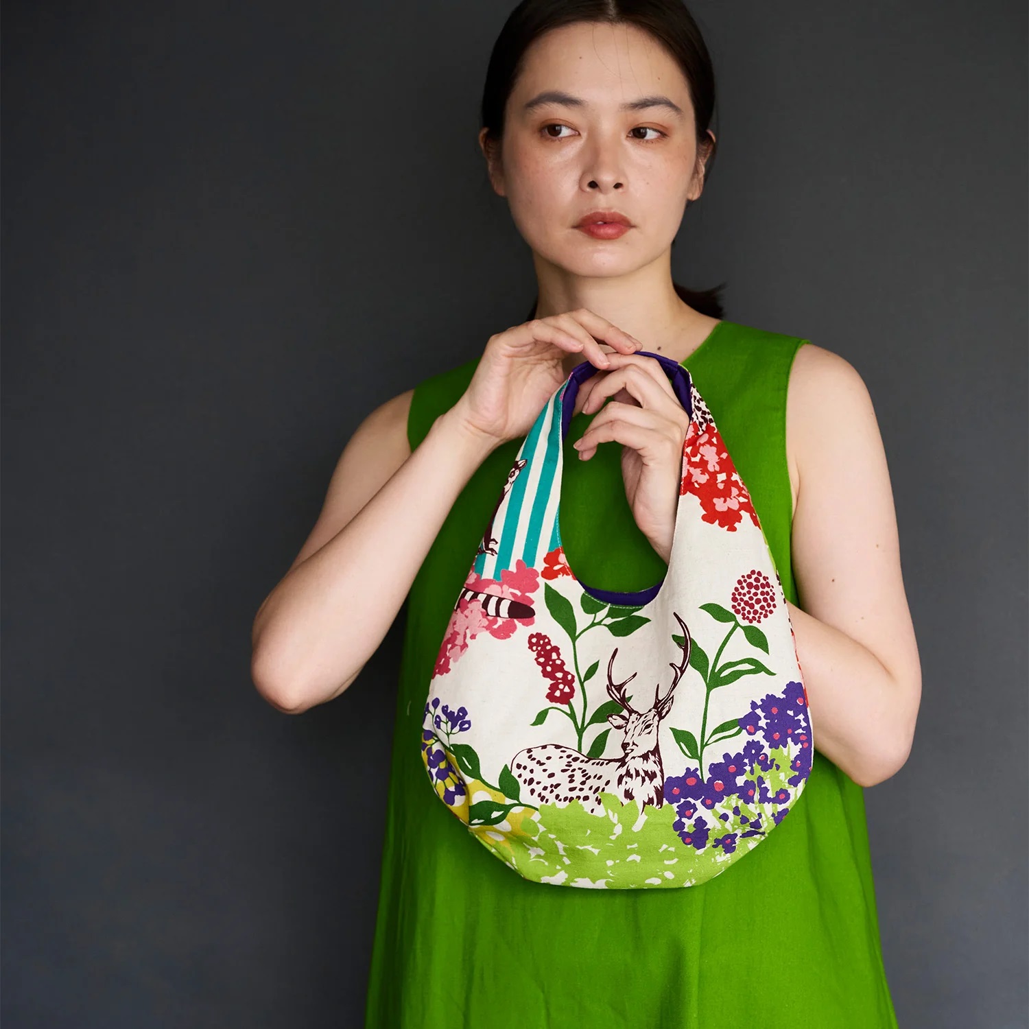 Kokka – Echino - Hide Cotton Linen Canvas in Red – Bild 5