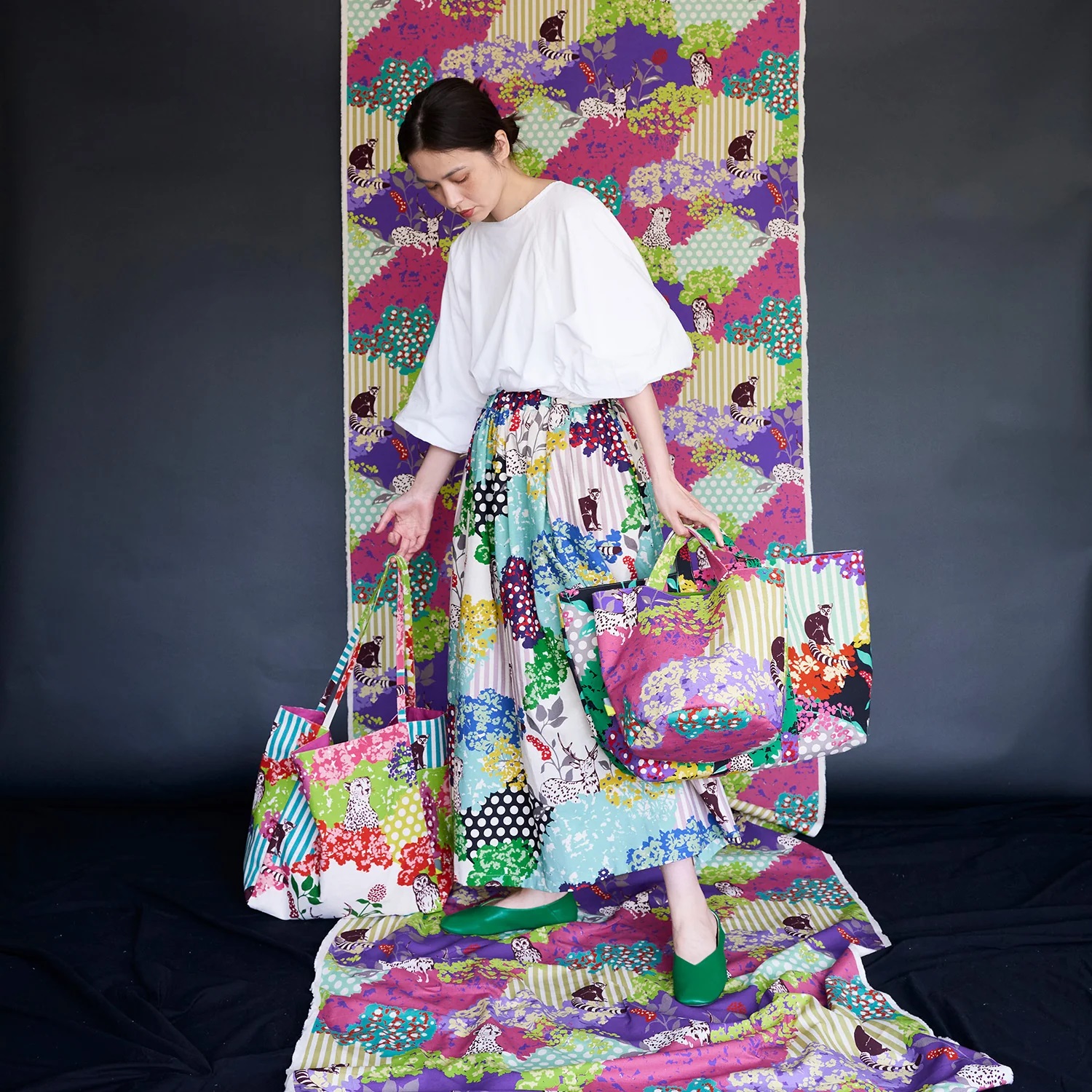 Kokka – Echino - Hide Cotton Linen Canvas in Red – Bild 6